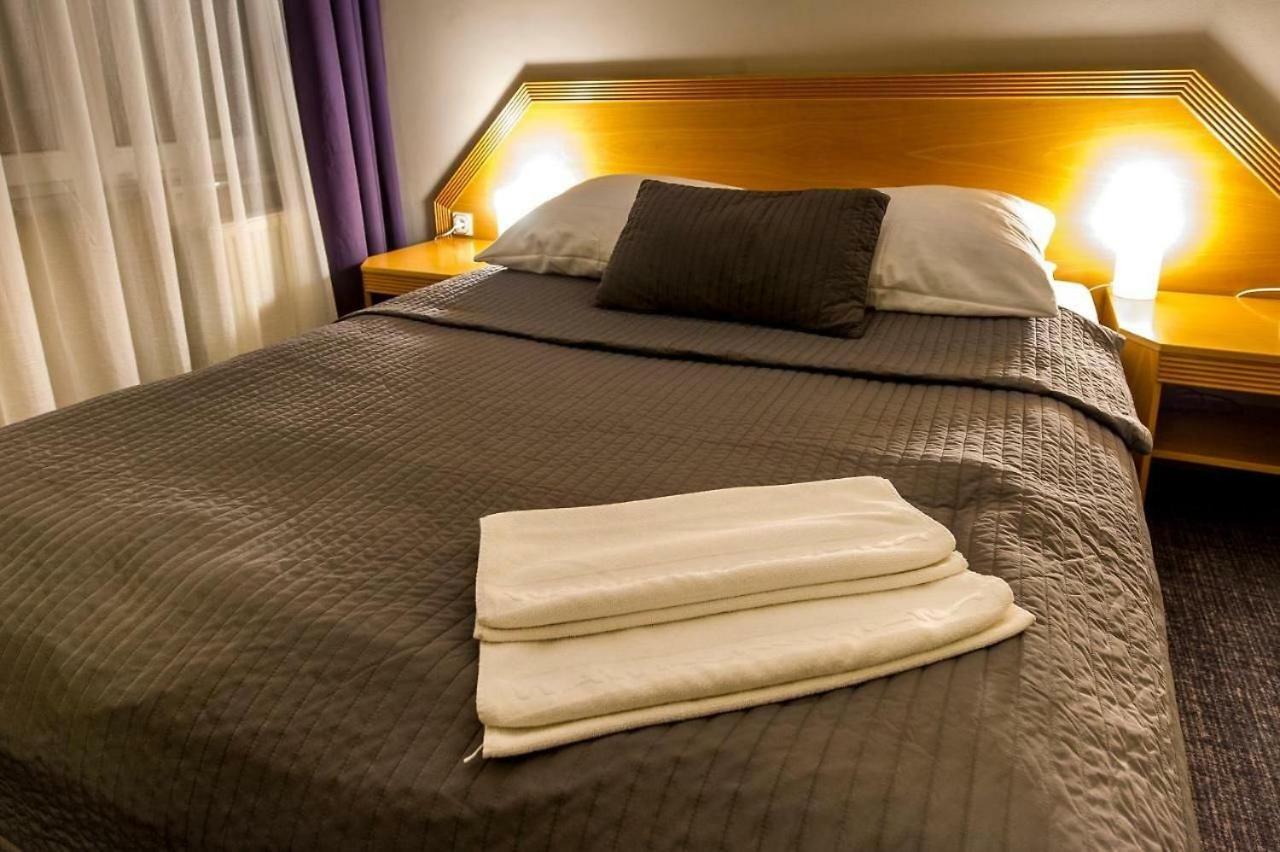 Wawrzkowizna Hotel Rzasawa Luaran gambar